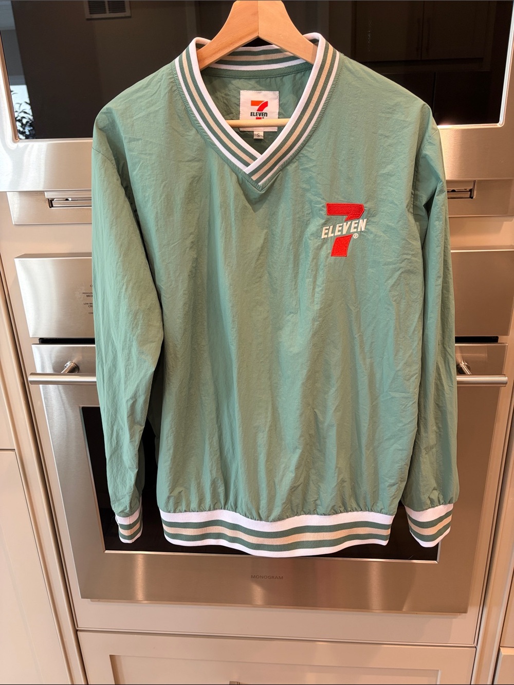 7COLLECTION
RETRO 7-ELEVEN GOLF WINDBREAKER
